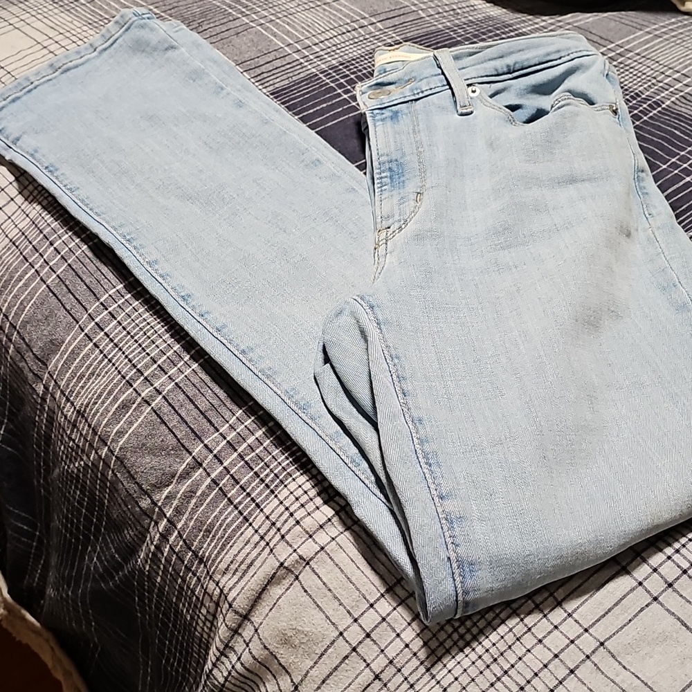 Levi's Classic Straight Jeans Size 4 Blue Light Wash Denim EUC Worn 2X Women's - Picture 3 of 4